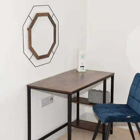 Fantastic 2 Dbl Bedroom Apt. Free Off-Road Parking Swindon Exterior photo