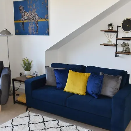 Fantastic 2 Dbl Bedroom Apt. Free Off-Road Parking Swindon Exterior photo