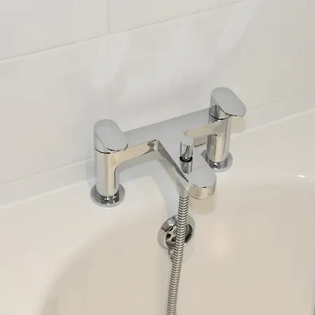 Fantastic 2 Dbl Bedroom Apt. Free Off-Road Parking Swindon Exterior photo