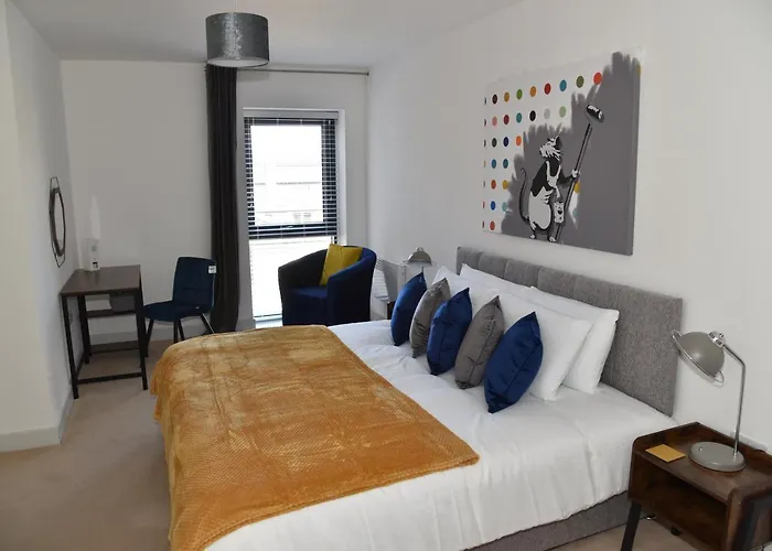 Fantastic 2 Dbl Bedroom Apt. Free Off-Road Parking