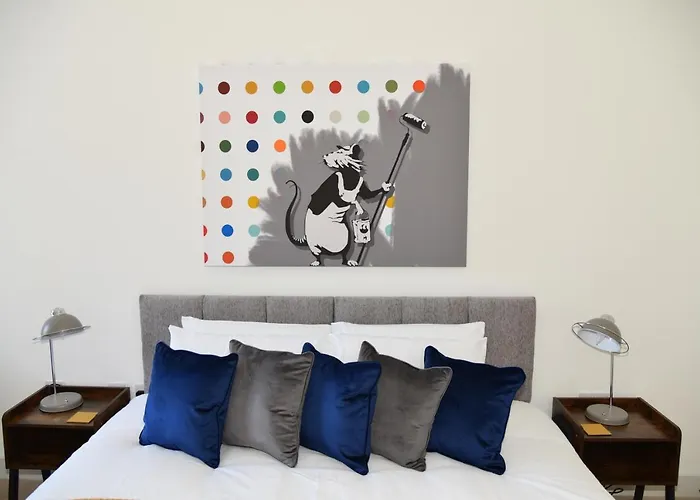 Fantastic 2 Dbl Bedroom Apt. Free Off-Road Parking