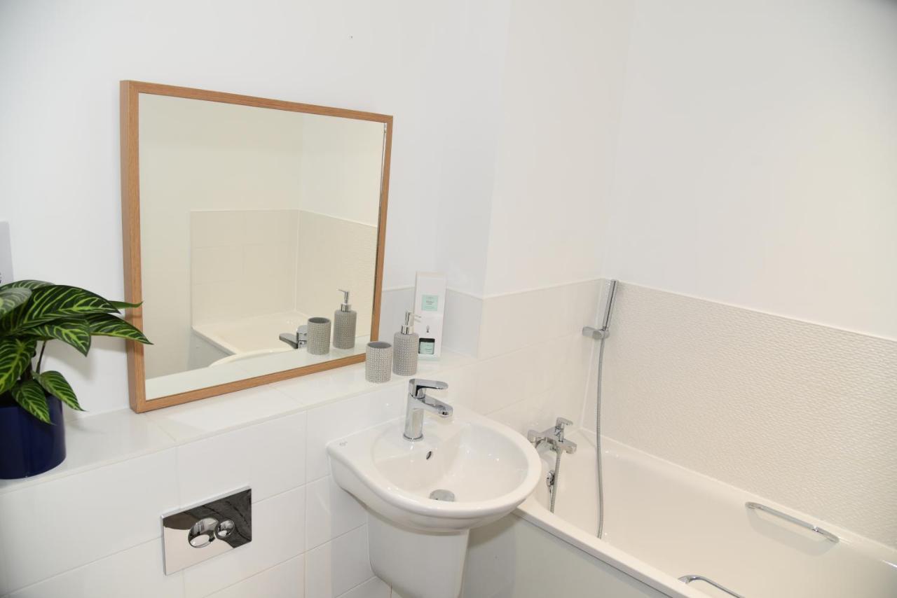 Apartamento Fantastic 2 Dbl Bedroom Apt. Free Off-road Parking Swindon